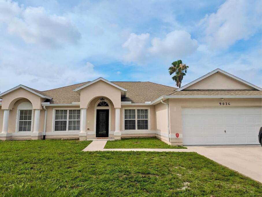 Spacious Family Retreat - Pet Friendly Vero Beach Exterior photo
