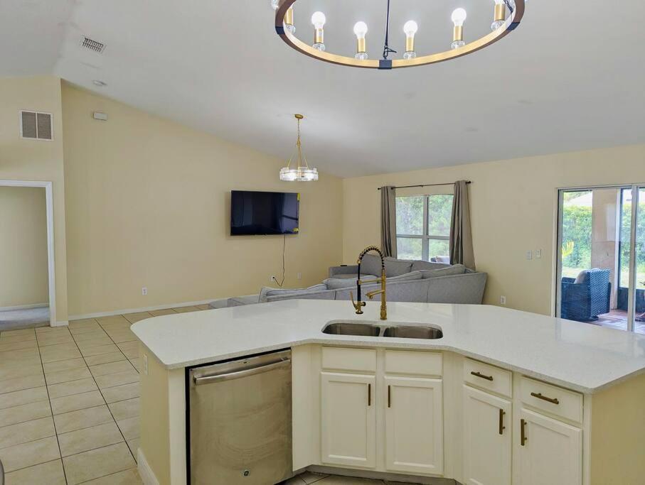 Spacious Family Retreat - Pet Friendly Vero Beach Exterior photo