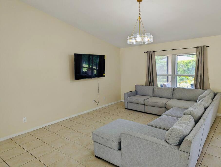 Spacious Family Retreat - Pet Friendly Vero Beach Exterior photo